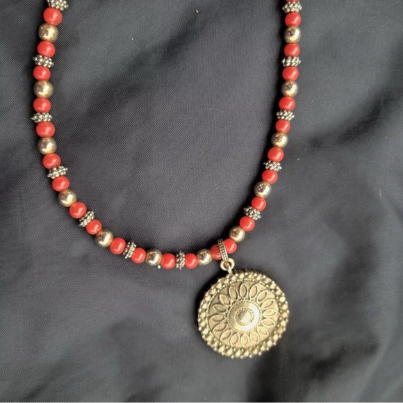 VINTAGE NAPIER CORNELIAN RED BEADS & GOLD TONE BEADS SUNDIAL MEDALLION NECKLACE - Picture 4 of 12